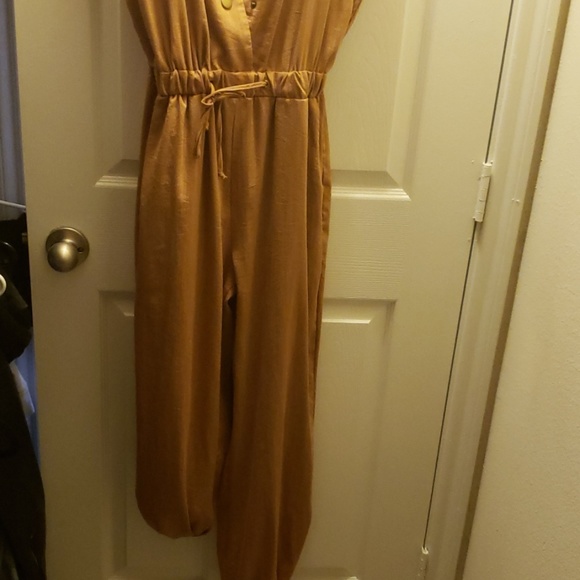 Cute tan pants romper - Picture 2 of 4